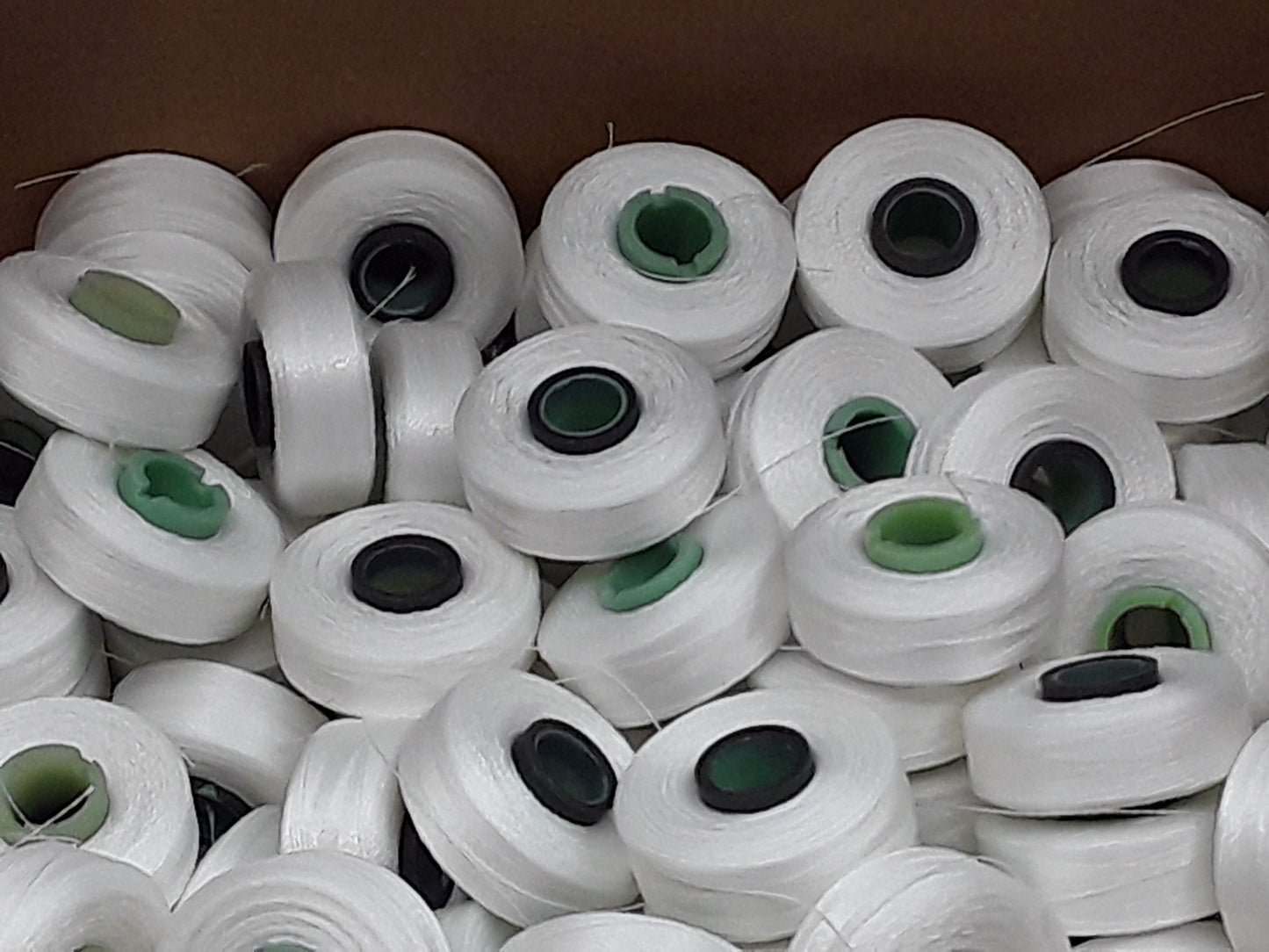 Fil-Tec Magna Glide Magnetic L Prewound Bobbin 135yds 100ct White 12434